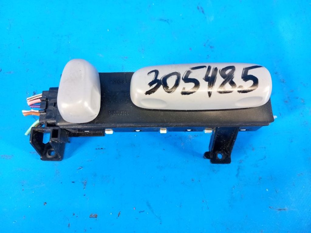 84922-AE010 | Кнопка регулювання сидіння передн. лів. TOYOTA CAMRY 40 06-11