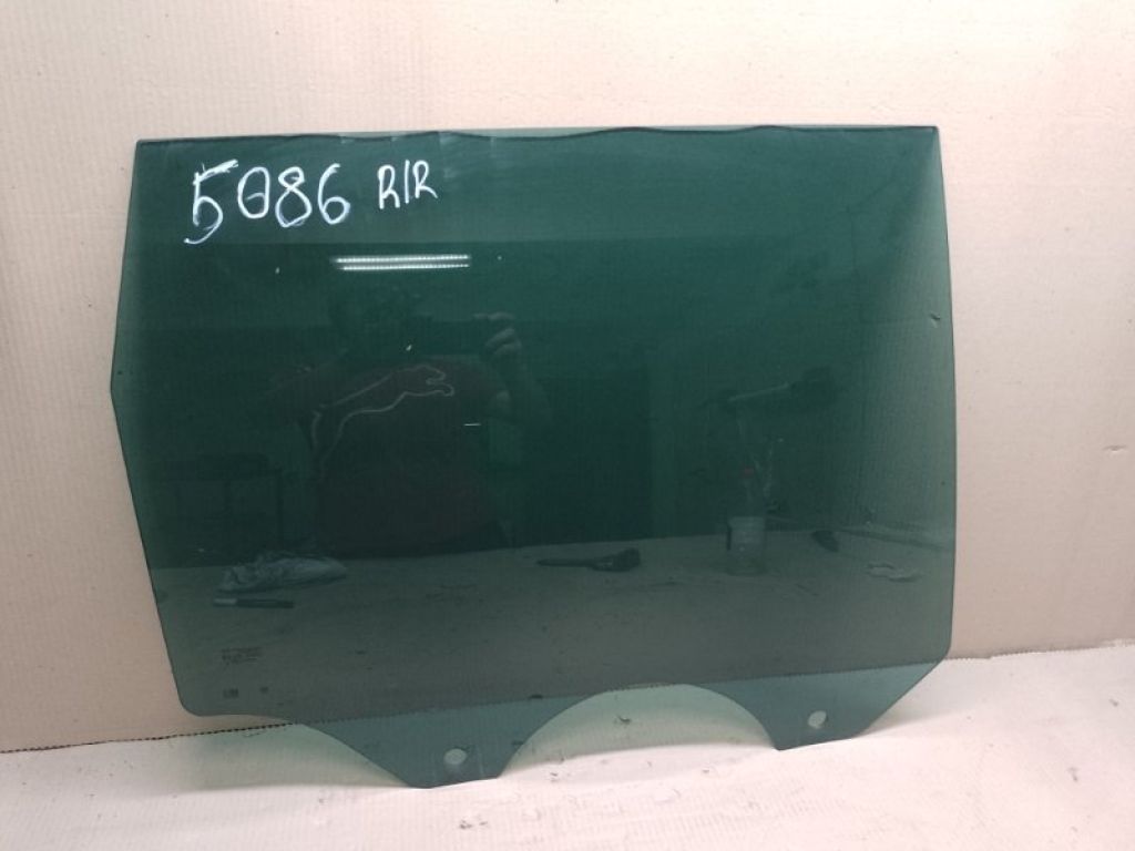 7L6 845 206 E | Скло дверей задн. прав. VOLKSWAGEN TOUAREG 02-10