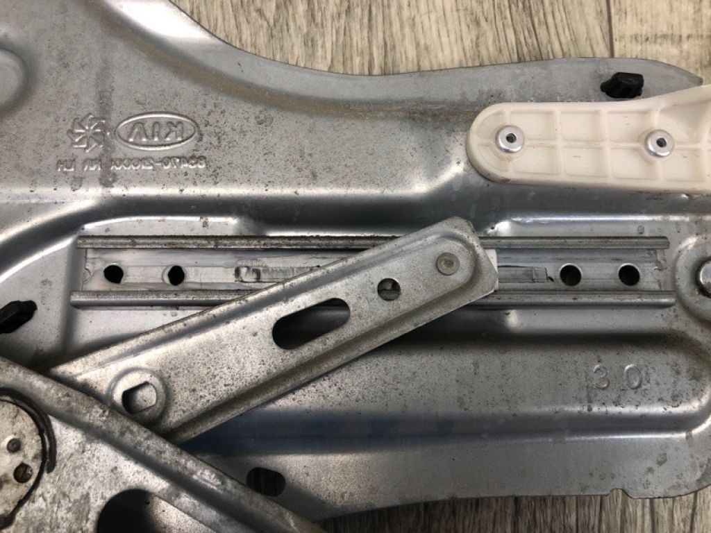 83401-2K001 | Склопідйомник задн. лів. KIA SOUL AM 08-13 - Фото 4