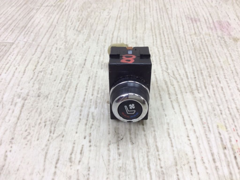25170-1LA0D | Кнопка обогрева сидений NISSAN PATHFINDER R52 12-21