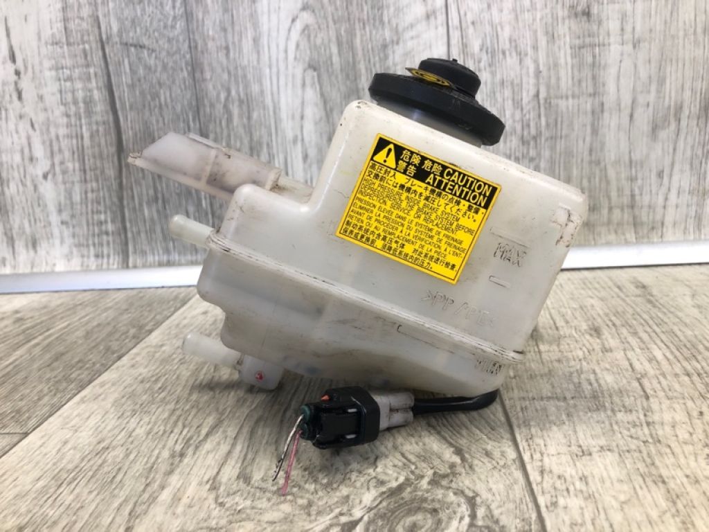 4722047080 | Бачок главного тормозного цилиндра TOYOTA PRIUS - 30 09-17