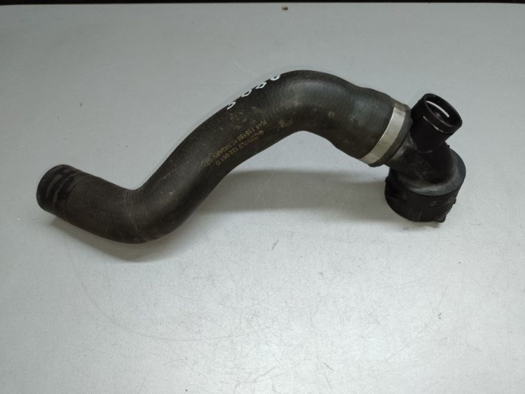 7L0 122 051 D | Патрубок системи охолодження VOLKSWAGEN TOUAREG 02-10