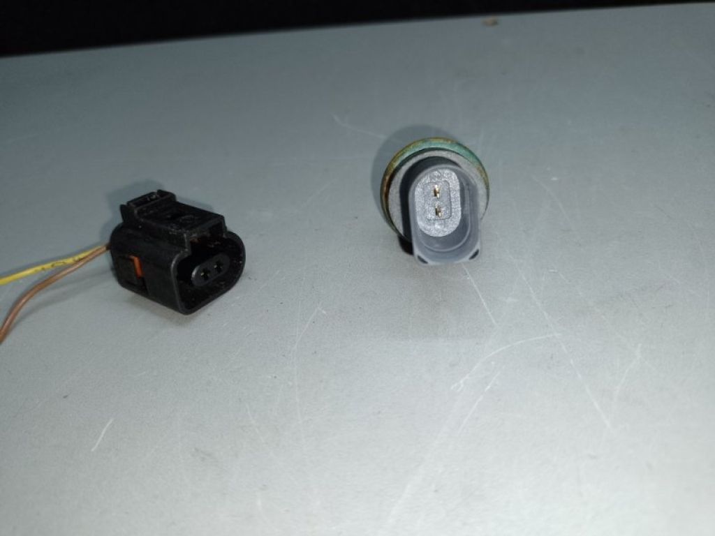 06A 919 501 A | Датчик температури охолоджувальної рідини VOLKSWAGEN TOUAREG 02-10 - Фото 2