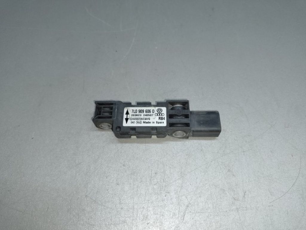 7L0 909 606 D | Датчик удара VOLKSWAGEN TOUAREG 02-10