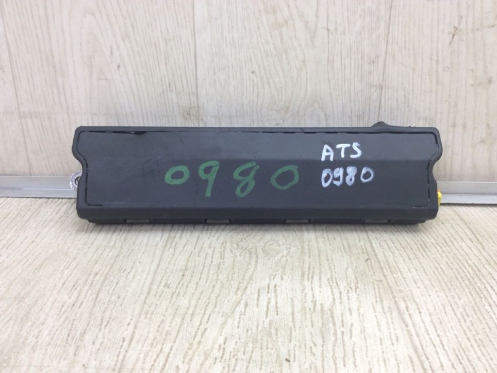 84040721 | Подушка безопасности в колени лев. CADILLAC ATS 12-19