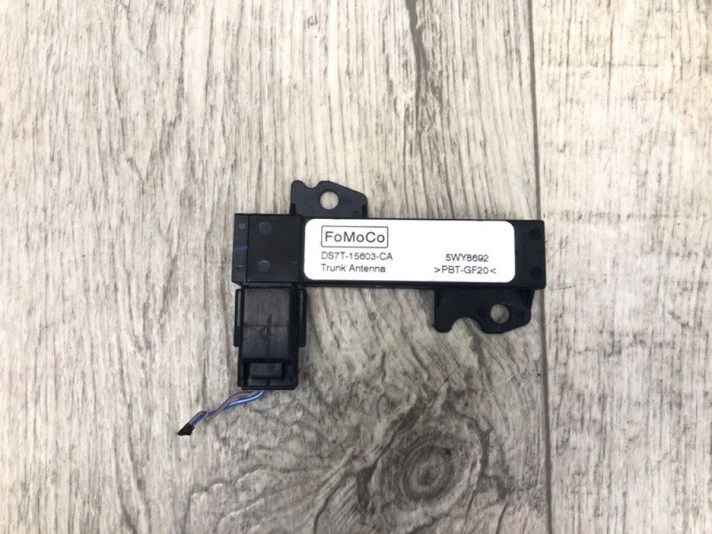 DS7Z-19D596-A | Антена LINCOLN MKZ 13-20