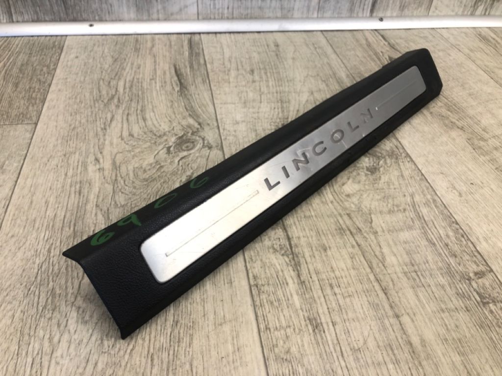 DP5Z-5413209-LC | Накладка порога внутрішня передн. лів. LINCOLN MKZ 13-20