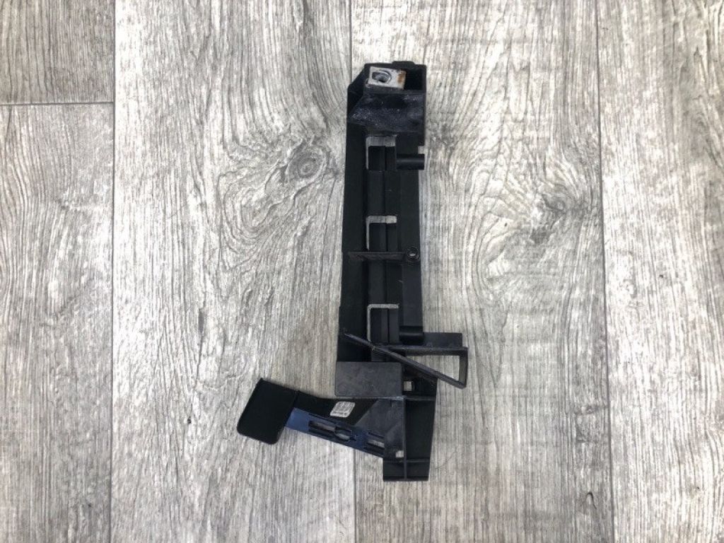 DP5Z-5421979-A | Направляюча скла дверей передн. лів. LINCOLN MKZ 13-20