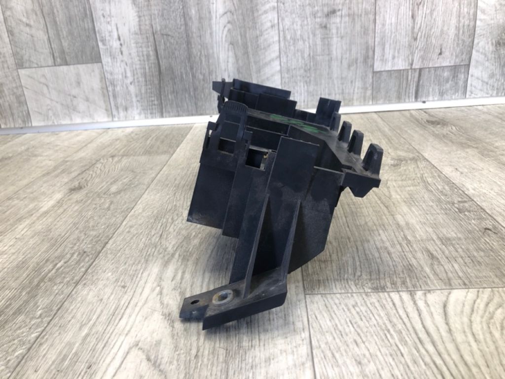 HG9Z-14A301-A | Кронштейн блока предохранителей LINCOLN MKZ 13-20 - Фото 4