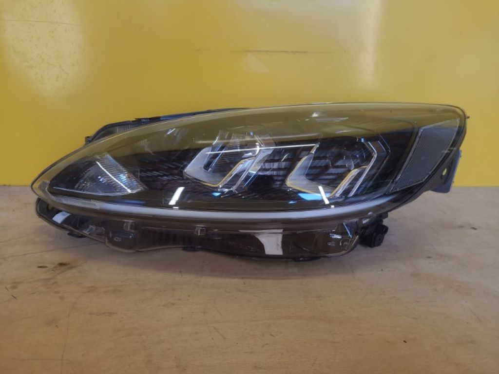 LV4B-13E015-CD | Фара лів. FORD KUGA 20-24