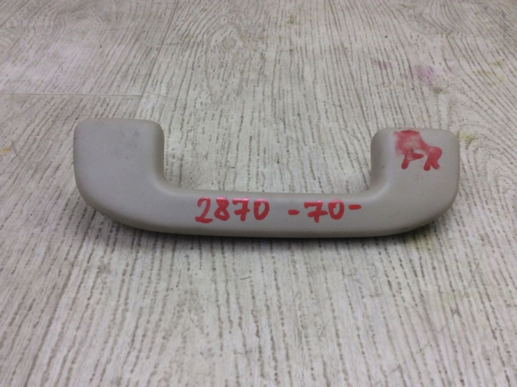 7461006120E0 | Ручка потолка передн. прав. TOYOTA CAMRY 70 17-