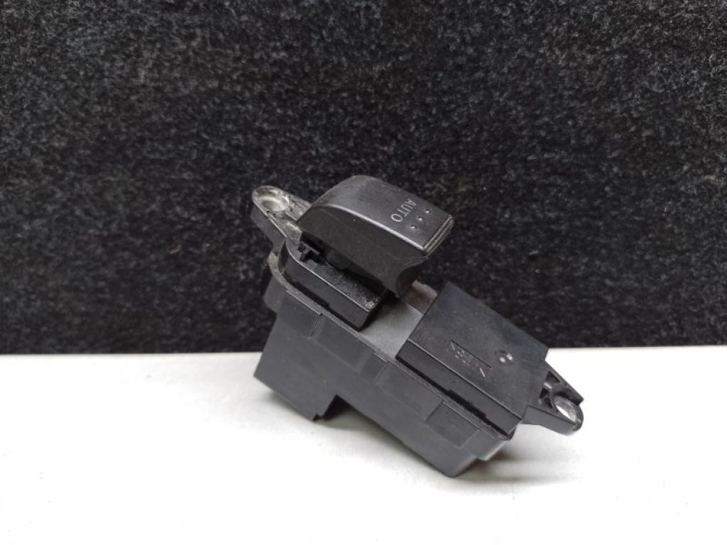 GS3L-66-370B | Кнопка склопідіймача передн. прав. MAZDA 6 GH 07-12