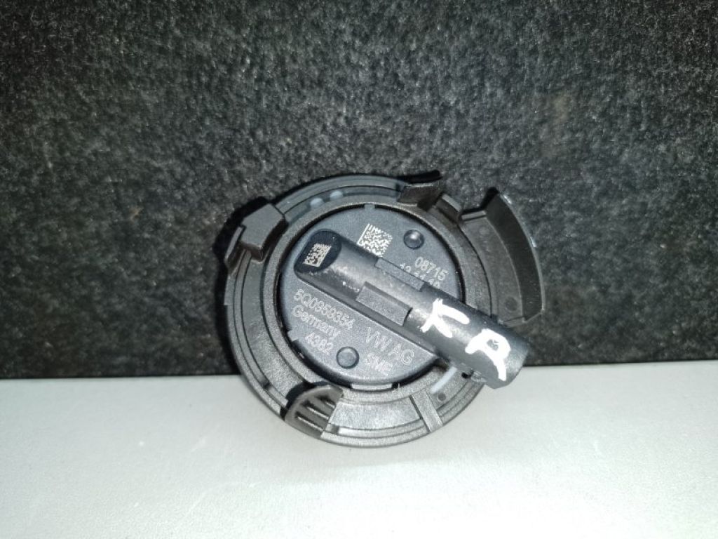 5Q0 959 354 | Датчик удара передн. прав. VOLKSWAGEN JETTA USA 18-