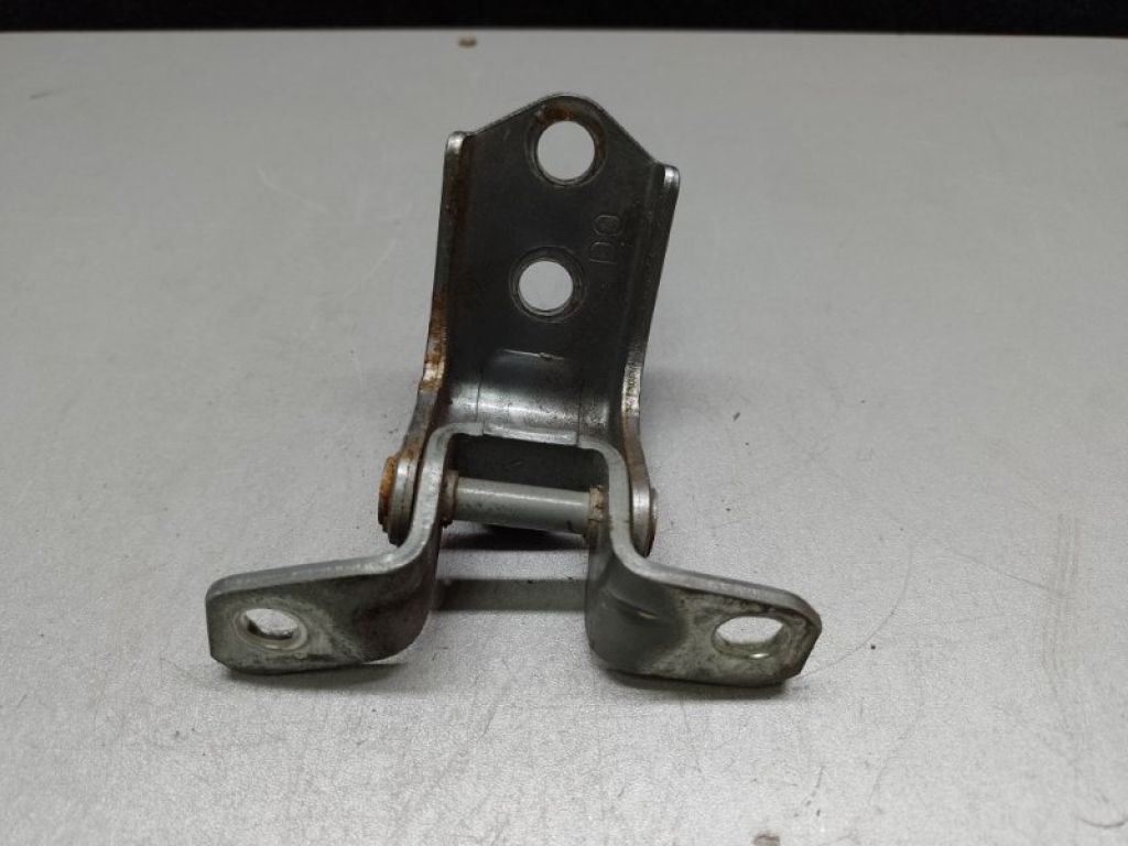 D461-73-240A | Петля двери нижняя задн. лев. MAZDA 3 BL 09-13 - Фото 2