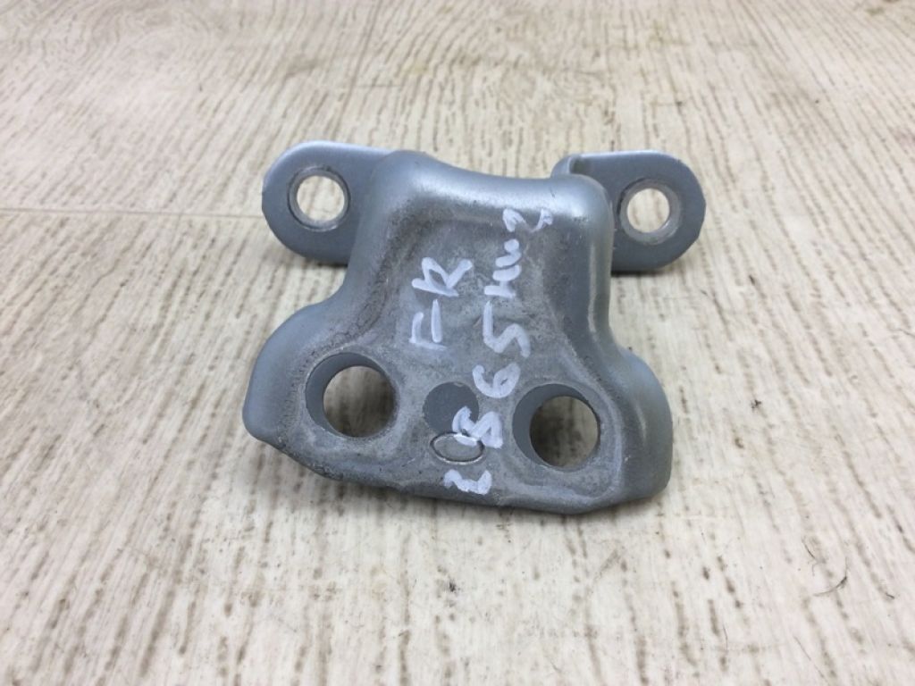 68730-AC010 | Петля двери нижняя передн. прав. TOYOTA CAMRY 40 06-11