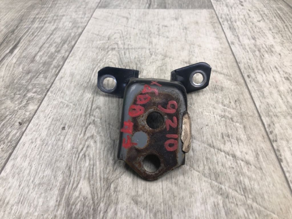 F151-59-210 | Петля двери верхняя передн. лев. MAZDA 3 BK 03-08