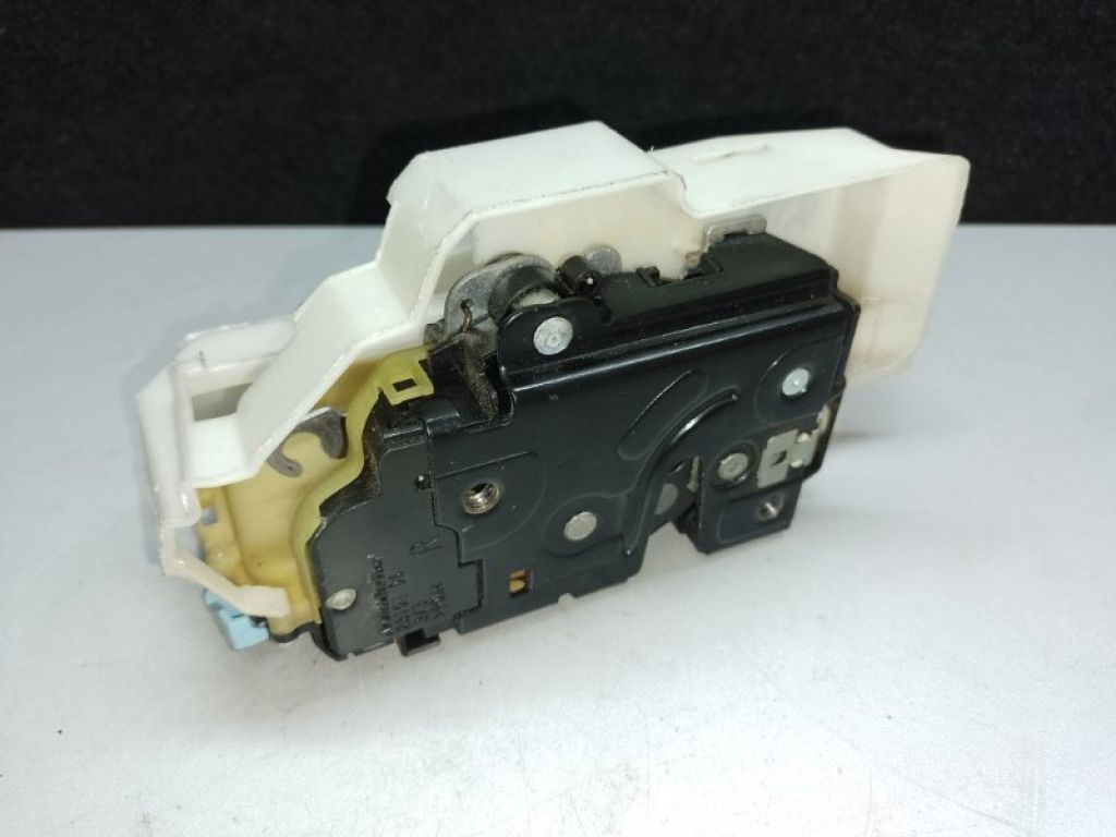 7L0 839 016 E | Замок двери задн. прав. VOLKSWAGEN TOUAREG 02-10