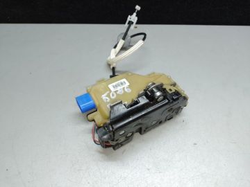Замок двери задн. лев. VOLKSWAGEN TOUAREG 02-10