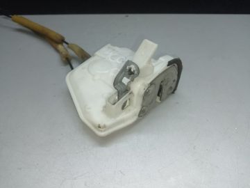 Замок двері задн. лів. MAZDA 3 BL 09-13