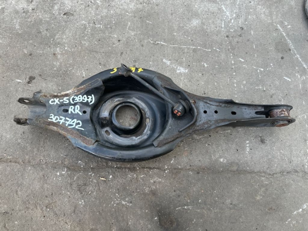 KD35-28-300 | Рычаг задней подвески поперечный нижний прав. MAZDA CX-5 (KF) 16-21