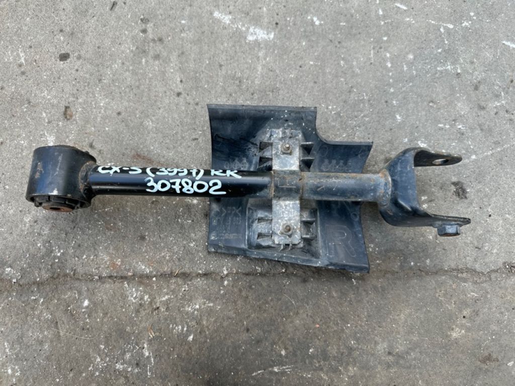KB7W-28-500 | Рычаг задней подвески поперечный нижний прав. MAZDA CX-5 (KF) 16-21