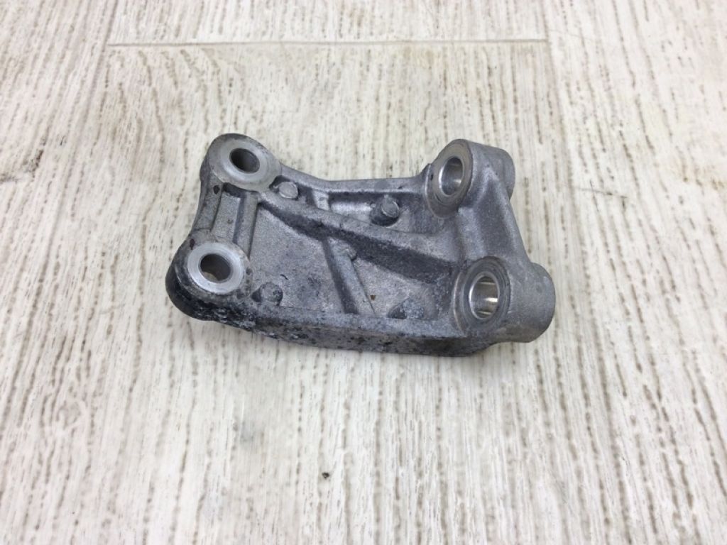 3739003900 | Кронштейн генератора KIA NIRO 16-