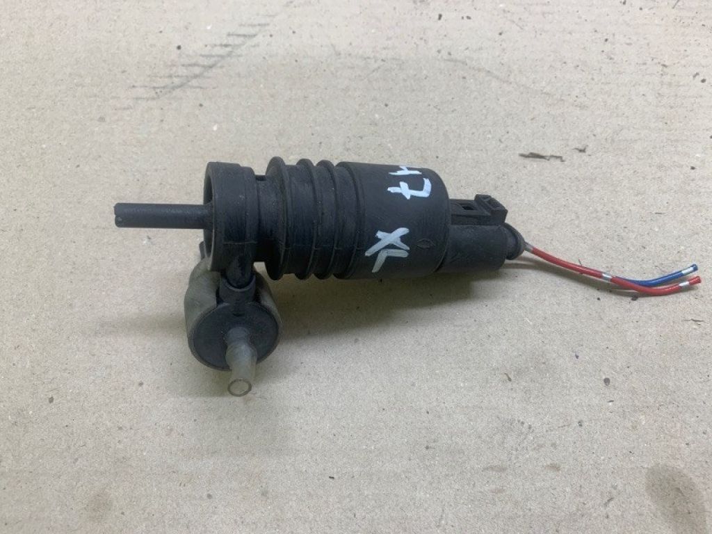 8260A059 | Насос омывателя стекла MITSUBISHI OUTLANDER XL 05-13