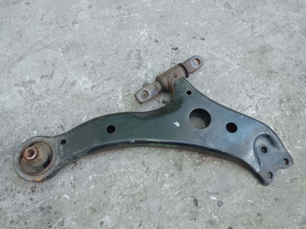48068-06070 | Рычаг передней подвески нижний прав. TOYOTA CAMRY 30 02-06