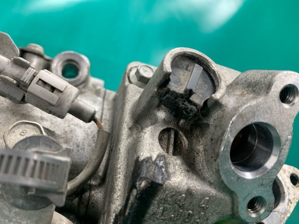 88320-0E110 | Компресор кондиціонера TOYOTA SIENNA 11-16 - Фото 6