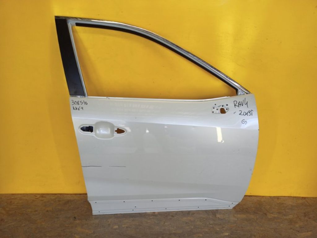 67001-42160 | Двері TOYOTA RAV4 18-