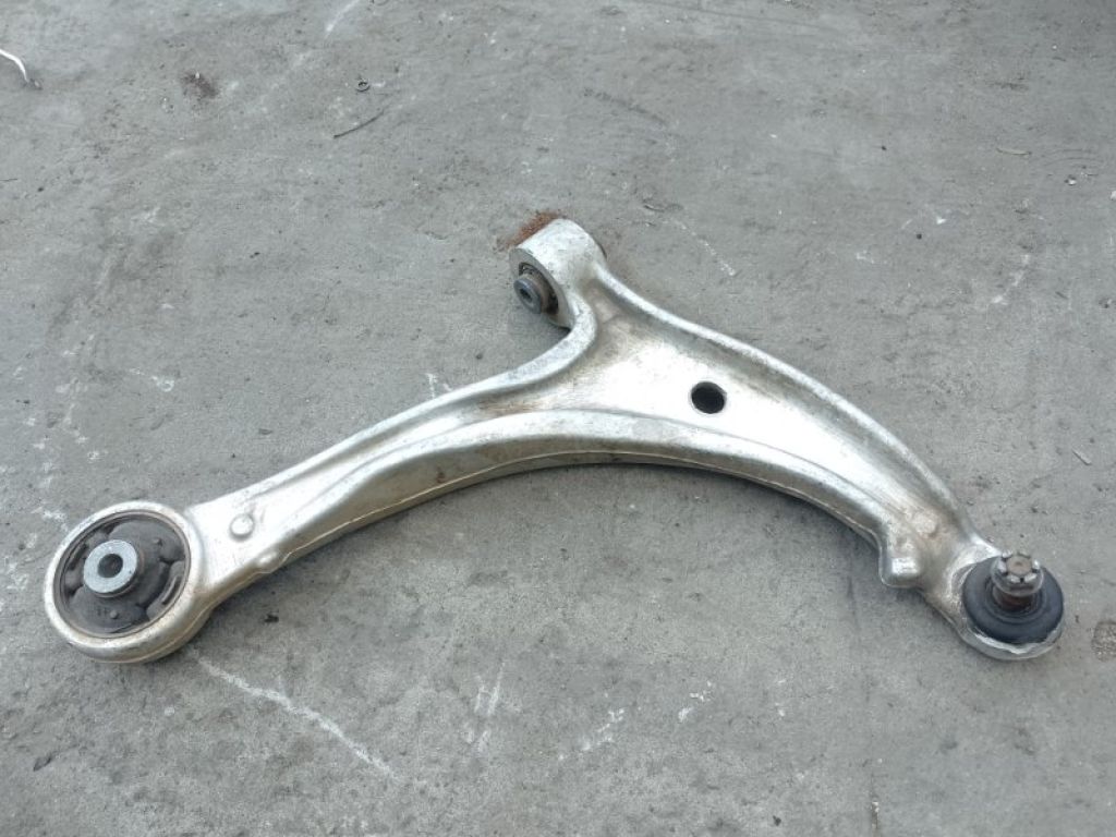 51350-SHJ-A03 | Рычаг передней подвески нижний прав. HONDA ODYSSEY 05-10