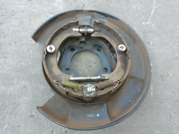 Тормозной механизм задн. лев. TOYOTA SIENNA 11-16