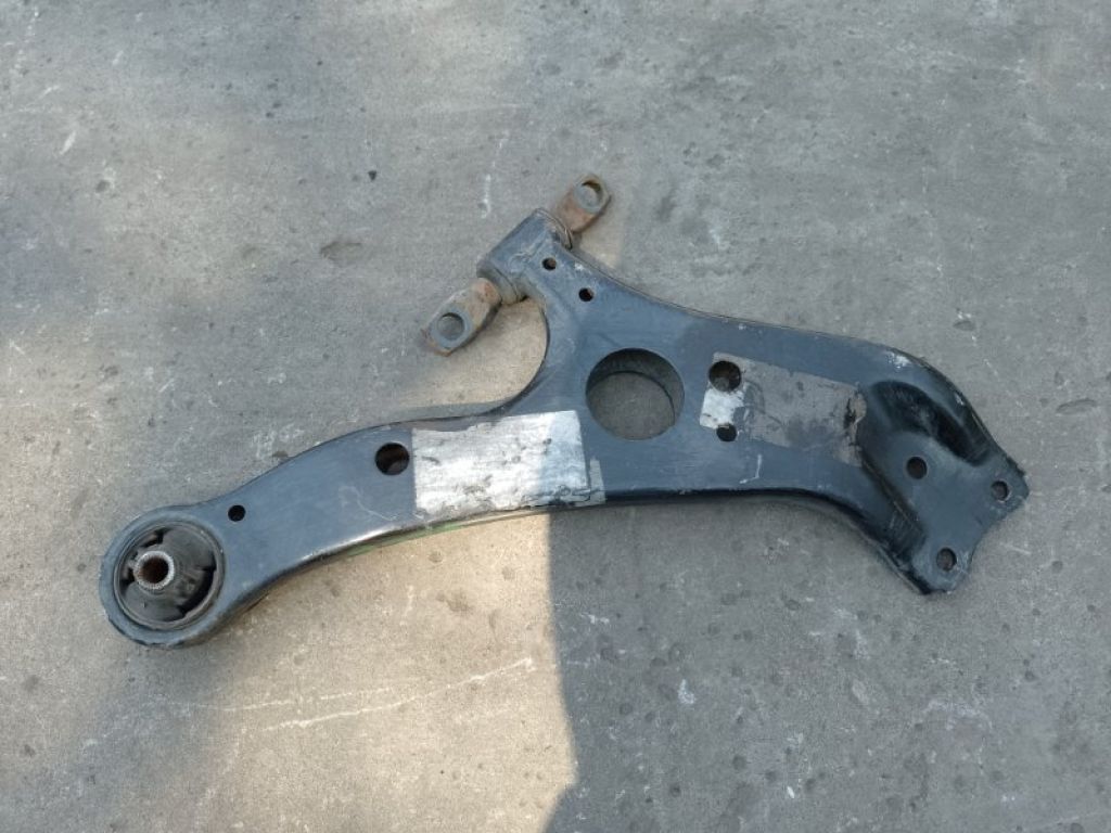 48068-08040 | Рычаг передней подвески нижний прав. TOYOTA SIENNA 11-16