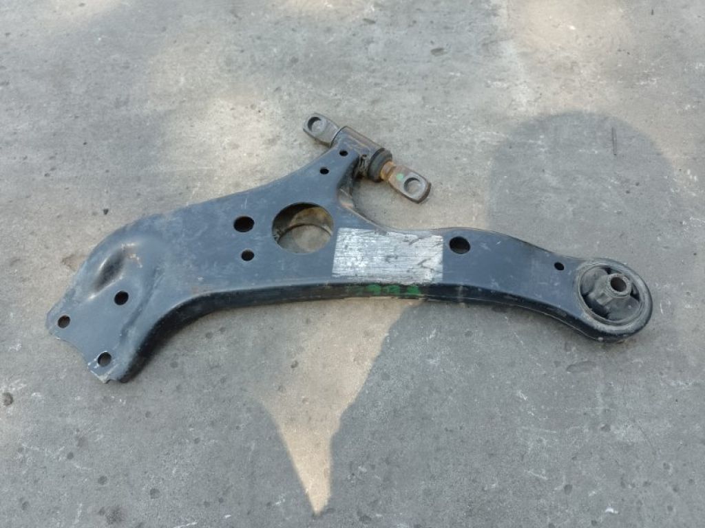 48069-08040 | Рычаг передней подвески нижний лев. TOYOTA SIENNA 11-16