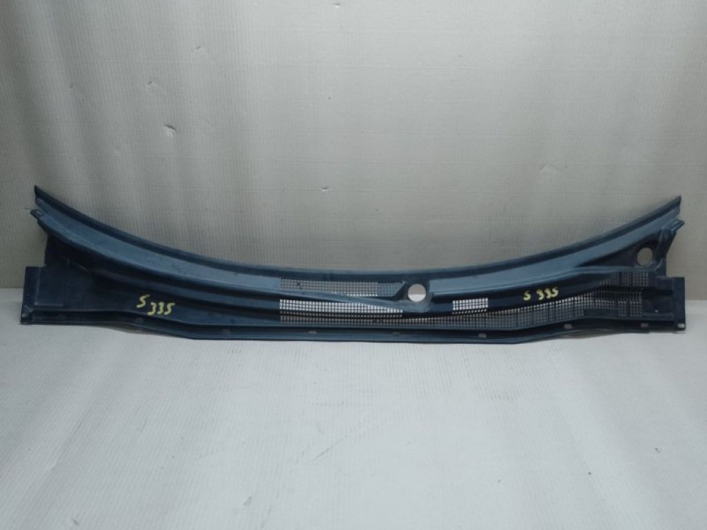 MR971425 | Пластик під лобове скло / Жабо MITSUBISHI OUTLANDER 03-07
