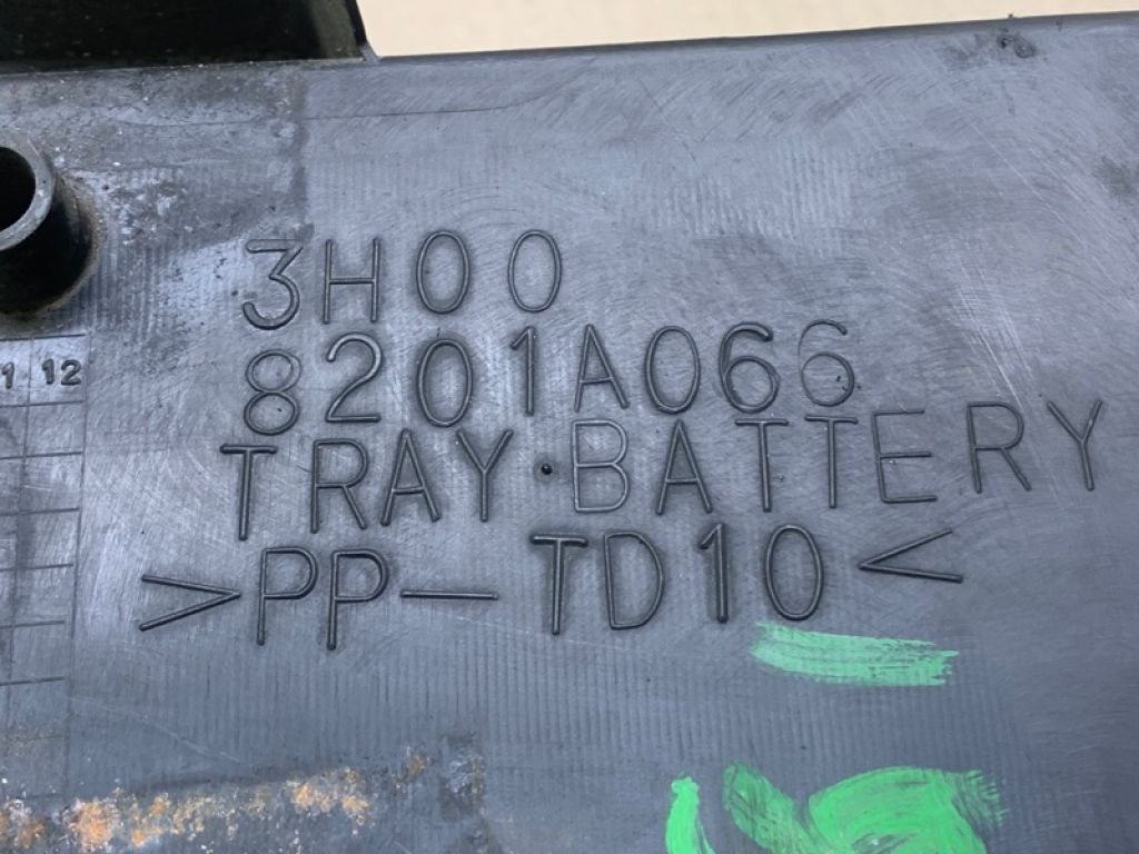 8201A066 | Полиця акумулятора MITSUBISHI OUTLANDER XL 05-13 - Фото 3