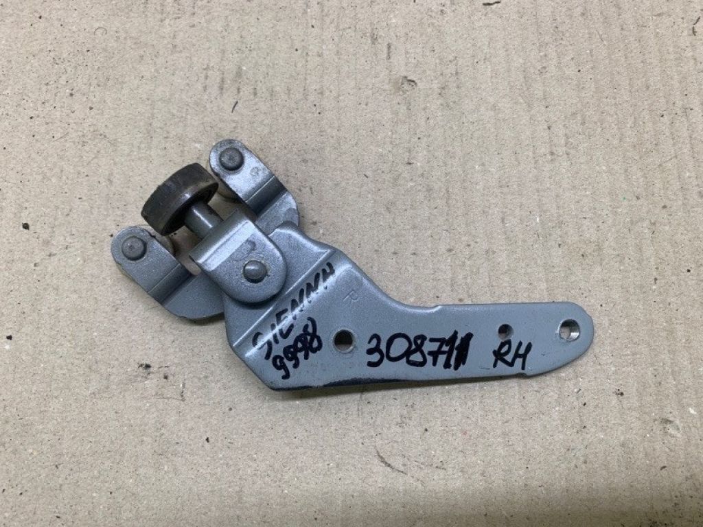 68350-08031 | Ролик зсувних дверей нижній прав. TOYOTA SIENNA 11-16