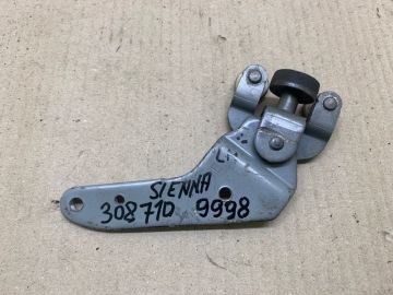 Ролик зсувних дверей нижній лів. TOYOTA SIENNA 11-16