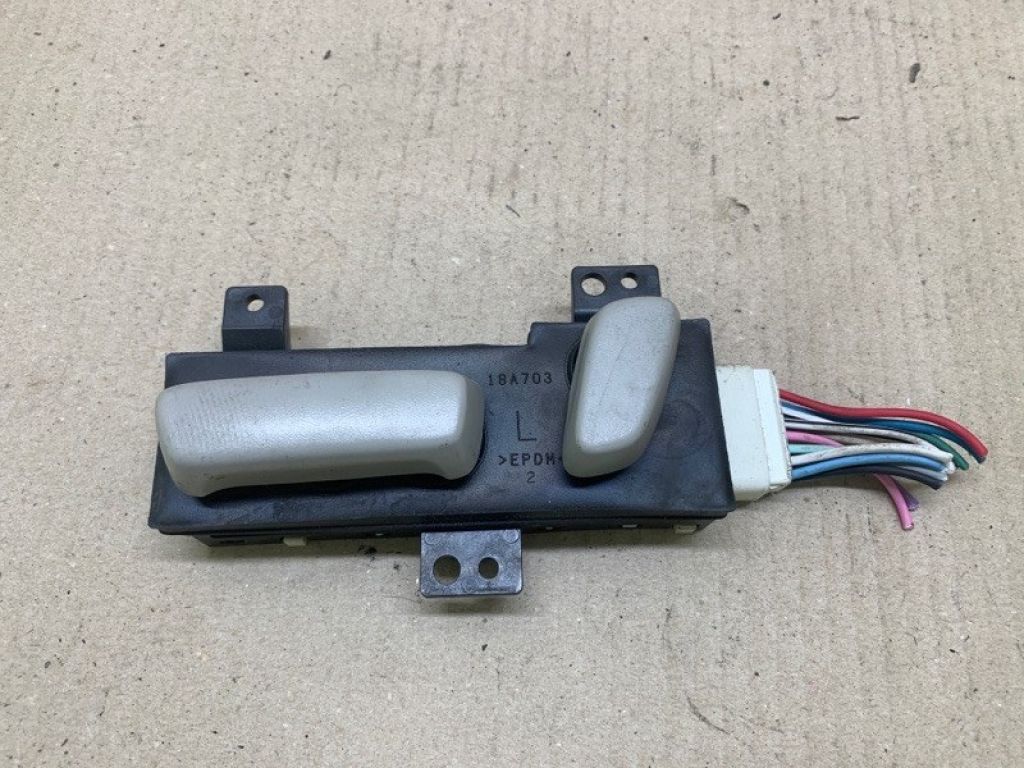 84922-08020 | Кнопка регулировки сиденья передн. лев. TOYOTA SIENNA 11-16