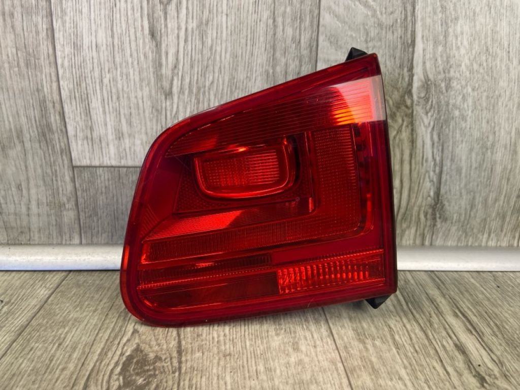 5N0945094J | Фонарь внутренний прав. VOLKSWAGEN TIGUAN 08-17