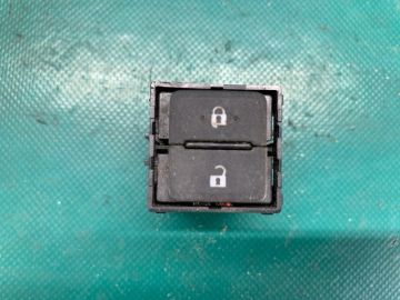 Кнопка центрального замка TOYOTA SIENNA 11-16