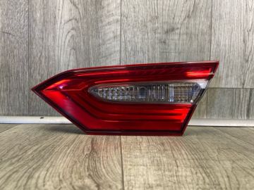 Ліхтар внутрішній прав. TOYOTA CAMRY 70 17-
