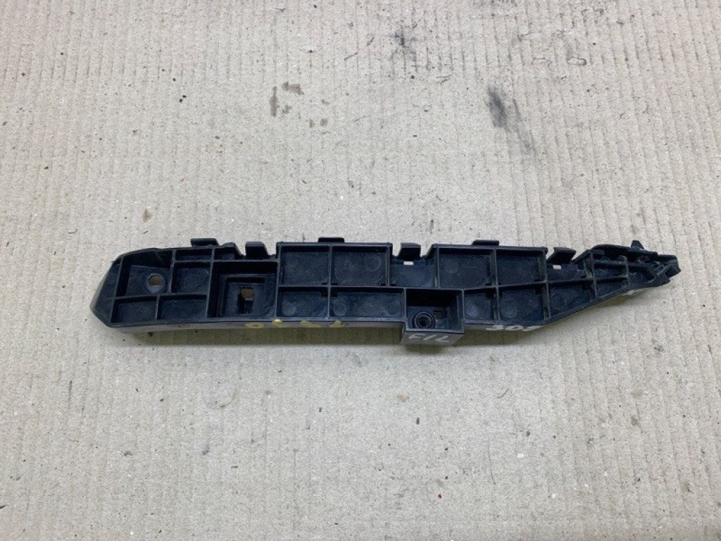 71198-TZ5-A10 | Кронштейн переднього бампера лів. ACURA MDX (YD3) 13-21