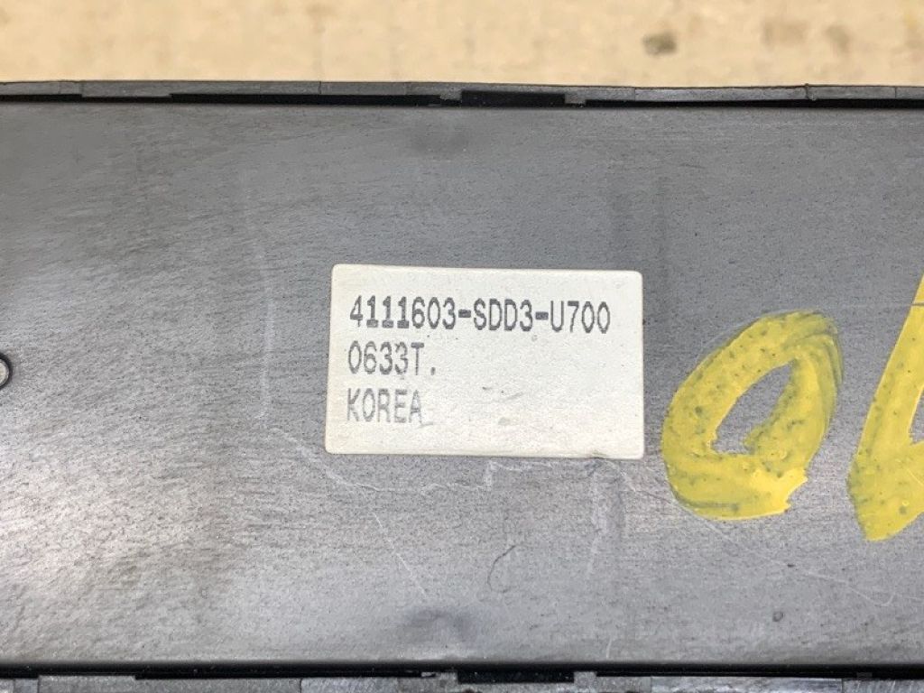 81250-SDD-U71YA | Кнопка регулювання сидіння передн. прав. ACURA MDX (YD3) 13-21 - Фото 3
