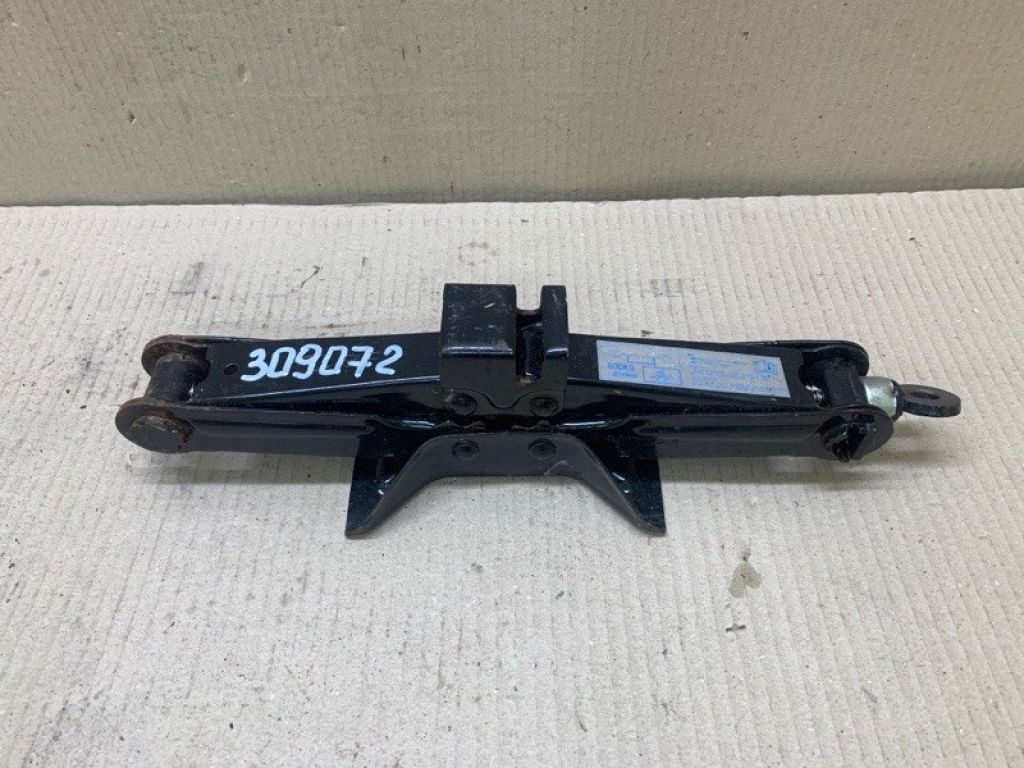 GJ6A-37-790A | Домкрат MAZDA 3 BL 09-13