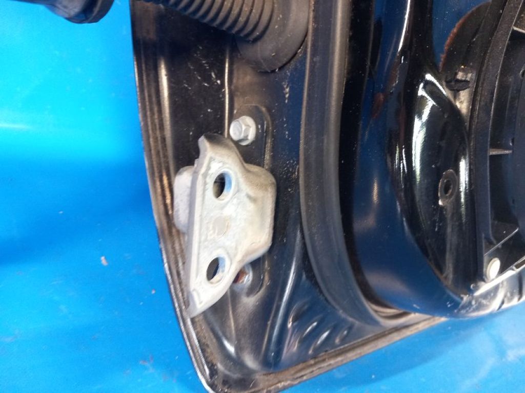 6873033020 | Петля двери нижняя передн. прав. TOYOTA PRIUS - 20 03-11