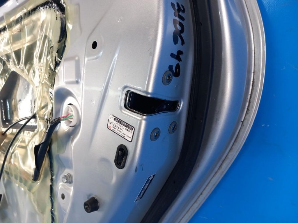 6905047070 | Замок двері задн. прав. TOYOTA PRIUS - 30 09-17