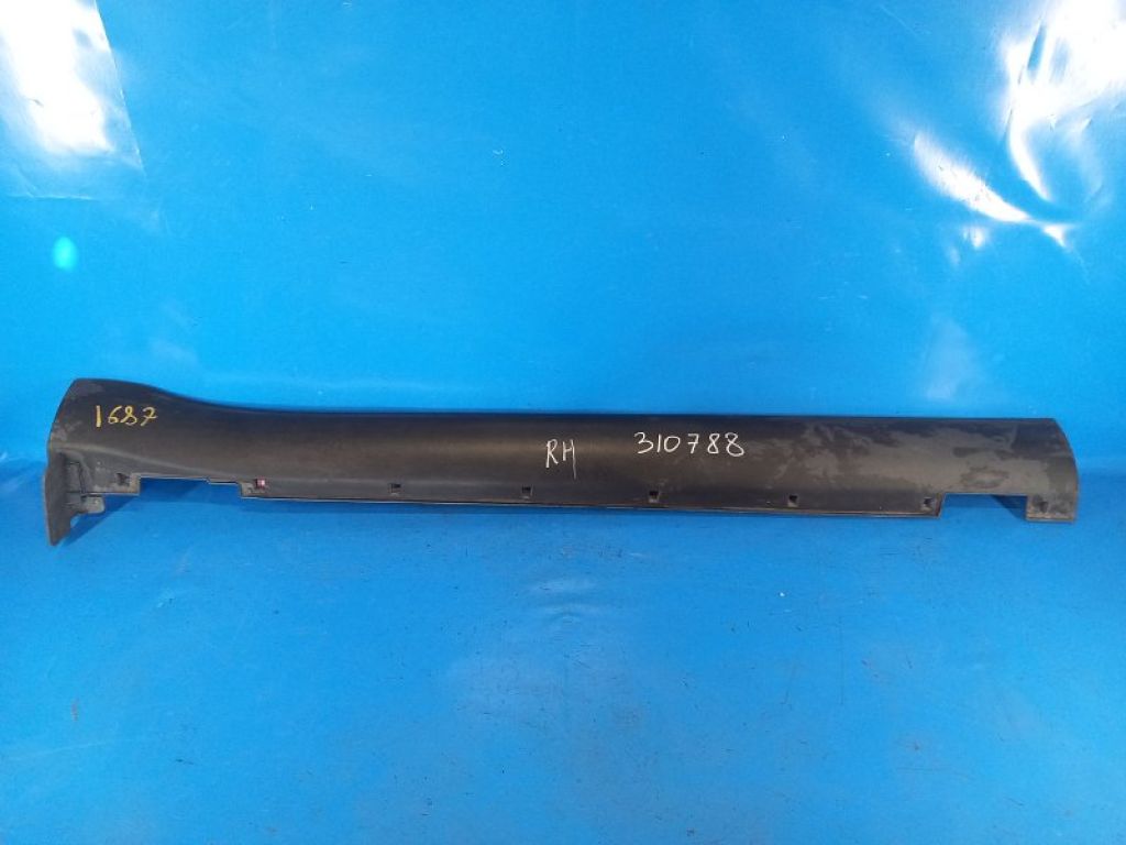 87754-B2000 | Накладка порогу зовнішня прав. KIA SOUL PS 13-19