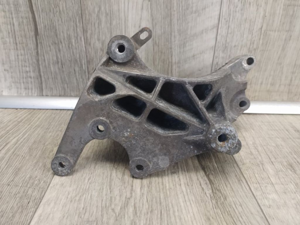 4450A033 | Кронштейн насоса гідропідсилювача керма MITSUBISHI LANCER X 10 07-15