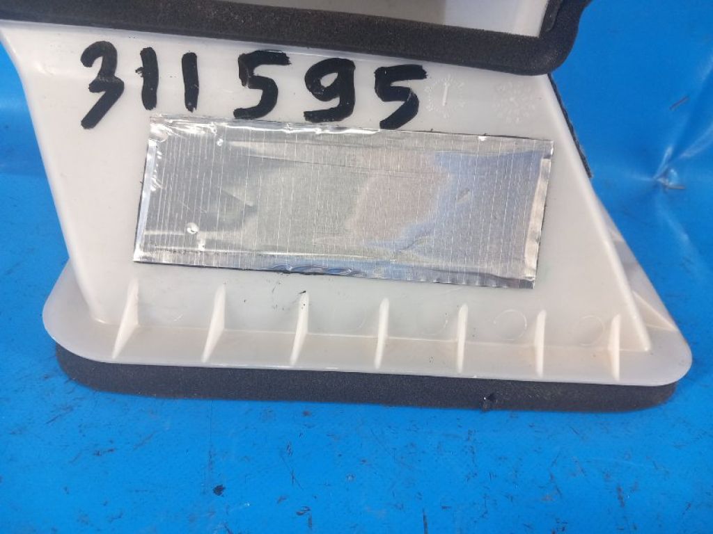 8722047020 | Воздуховод салона TOYOTA PRIUS PLUS 11-14 - Фото 2